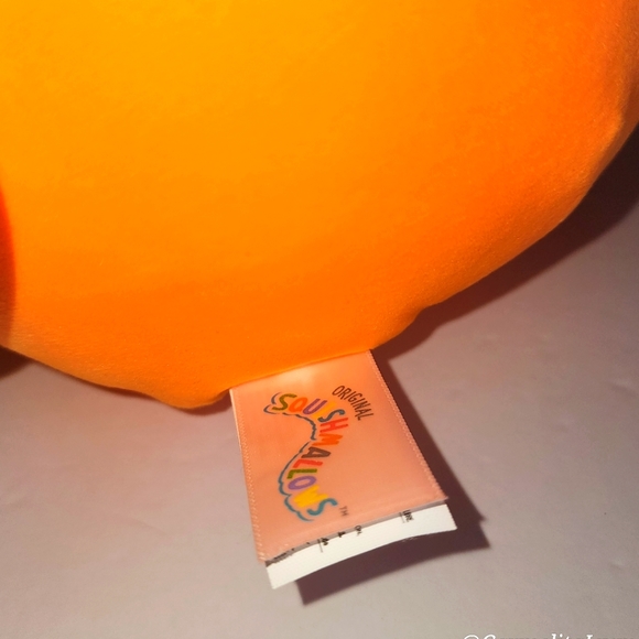 BARNET 🦇 Blacklight Orange Fruit Bat Original Squishmallow by Kelly Toy - Picture 7 of 8